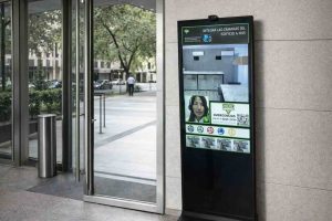 Vigilador virtual con software propio: cómo Monitoreo Inteligente evoluciona el Totem para edificios y empresas