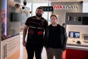 Premiado por Hikvision, Abel Chávez plantea el próximo desafío del instalador: más capacitación, IA y salto a IP